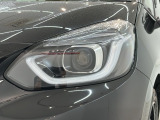 LEDヘッドライトは、点灯の瞬間から最大光量を発揮し、突然暗くなるトンネルなどでの安定感を高めます。