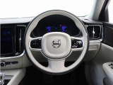 前方車を自動追従するアダプティブクルーズのほか、ステアリング操舵も行う進化型クルーズ『パイロットアシスト』を搭載。車体を車線内へと適正に維持しつつ先行車を忠実に追従します。