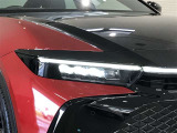 LEDヘッドライトです。デザイン性がよくとても明るいので、夜間の走行や悪天候でも安心です。しかも長寿命!