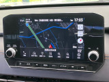 【メーカー純正9型ナビ】インテリアに溶け込むスタイリッシュな「専用設計」メーカーナビを装備♪視認性や操作性など基本性能にも優れ、より上質なカーライフをお楽しみいただけます。
