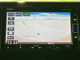 目的地へのナビゲーションをサポート。鮮明な画面表示で、スムーズな移動をアシストします。ドライブの計画も立てやすくなっていますよ。