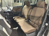 運転しやすい位置に配置された操作系で、スムーズな運転をサポートします。ドライバー目線で考えられた設計が魅力です。