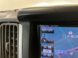 スタイリッシュなデザインのインパネ。各操作スイッチは使いやすい位置に配置されてます。