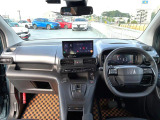シンプルかつクリーンな印象のコックピット。