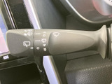 雨の日でもクリアな視界を確保。ワイパーの操作も簡単で、運転に集中できます。悪天候時も安心の装備です。