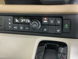 オートエアコンはこまめに温度調節するので、燃料の消費量をより少なくできます。シートヒーター付きなので寒い日も快適です。