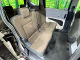 後部座席も気になるようなキズ・汚れやへたり等、大きなダメージはなく、良好な状態です。