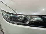 LEDヘッドライトは、点灯の瞬間から最大光量を発揮し、突然暗くなるトンネルなどでの安定感を高めます。
