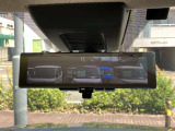 【インテリジェントルームミラー】車両後方のカメラ映像がミラー(液晶画面)に写るので、後席の人や荷物が写りこみません。夜間や悪天候でも視界が良好です♪