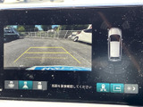 バックモニターで、後方の状況を確認できます。狭い場所での駐車や車庫入れも安心です。安全な運転をサポートする機能です。