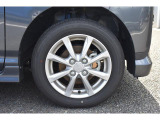 純正のアルミホイールは高い剛性を持ち、スバル車の走行安定性に貢献します。