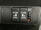 【両側パワースライドドア】両側がパワースライドドアになっており、運転席のスイッチやスマートキーでも開閉が可能です!開口部も広いので乗り降りも楽々♪