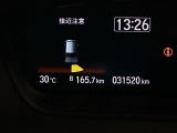 パーキングセンサーシステムは走行中に障害物が迫ると音と表示でお知らせ、低速走行時時の安心感を高めます