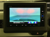 ギヤをR(バック)に入れるとナビの画面に後ろの映像が映るリアカメラ付です。後退時、コンディションが悪い視界でもカラーバックモニターがドライバーをサポートします。