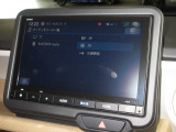 ナビゲーションは純正メモリーナビ(VXM-245ZFEi)を装着しております。AM、FM、Bluetooth、フルセグTVがご使用いただけます。初めて訪れた場所でも安心ですね!