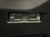 【ETC】有料道路を利用する際に料金所で停止することなく通過できる、ETC車載器(ノンストップ自動料金収受システム機器)が装備されています。セットアップを行うことで利用可能になります。