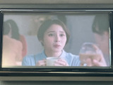 停車中には、TV番組や映像コンテンツをお楽しみいただけます。休憩時間にリラックスできる空間を提供します。