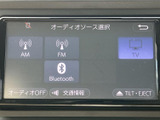ラジオやBluetooth接続で、お好みの音楽を楽しめます。多様な音源に対応し、快適なドライブのお供に最適です。