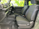 シンプルなデザインながらも、必要な機能はしっかり備わっています。視界も広く、運転に集中できます。