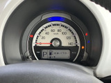 視認性の高いメーター類で、運転に必要な情報をしっかり確認できます。デジタル表示で、必要な情報を分かりやすく表示します。安全運転をサポートします。