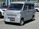 シャープなフロントマスクが特徴的。精悍な印象を与えるスタイリングは、街乗りにもビジネスシーンにもマッチします。
