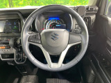 インテリアに合わせたデザインのステアリングは、運転される方のことも考え、運転しやすい形状、大きさです。是非一度、実際に触ってお確かめください。