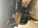 お車を安心してお乗りいただく為には、足回りの定期点検が欠かせません。サービスサポート(有償保証)では無料点検もご提供しており、安心のカーライフをお過ごしいただけるサポート体制が整っています。