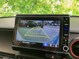 後方確認をサポートするモニターが、安全な運転に貢献。駐車時の狭い場所でも、周囲の状況を把握しやすく、スムーズな駐車操作を可能にします。