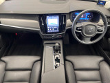 V90 B5 モメンタム入庫です!360&deg;ビューカメラやパワーシートなど快適装備盛りだくさん♪もちろんボルボが世界に誇る安全機能も多数装備されております。