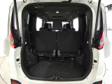 三列目シートは、折りたためますので大きなスペースが出来ちゃいます。キャンプ用品など大きな荷物もばっちり収納可能です♪