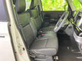 運転席からの視界は良好です。シートの座り心地も良く、長距離運転でも疲れにくいのが特徴。快適なドライブをサポートします。