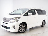 ★展示前点検実施★特殊な機材も用いて、前車点検を実施しております!