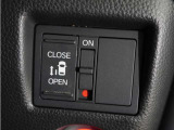 ◆片側電動スライドドア◆狭い駐車場でも乗り降りが楽々♪お子様が隣の車にドアを当ててしまう心配もございません!小さなお子様連れの方もこれで安心。