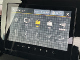 多彩なメディアに対応し、快適なドライブを演出。CD、ラジオ、Bluetoothなど、様々な音源を楽しめます。長距離移動も飽きさせない充実の機能が魅力です。