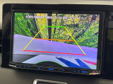 バックカメラ】駐車時に後方がリアルタイム映像で確認できます。大型商業施設や立体駐車場での駐車時や、夜間のバック時に大活躍!運転スキルに関わらず、今や必須となった装備のひとつです!