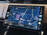 新インフォテイメントシステム「Pivi Pro」に搭載される3Dサラウンドカメラシステム。車輌AIにより車輌を含む周囲の映像を立体的に表示。よりスムーズな駐車や発進が可能となります。