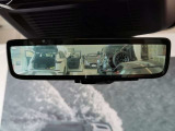 【クリアサイトリアビューモニター】が装備され荷室や後席に乗車してリアガラスが見ずらくなってしまった際にもルーフに付いているカメラでモニターに映し出すことが可能です。
