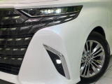 【シーケンシャルターンランプ付きLEDヘッドライト】人気の『流れるウィンカー』付きのLEDヘッドライトを装備♪高級感はもちろん、点灯時は存在感たっぷりで他車からも認識されやすく安心です。