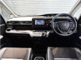 ◆インテリアパネル◆視界広々で非常に運転しやすくロングドライブでも疲れを感じさせないすっきりとまとまったインパネ周りです。
