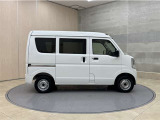 全車1年間の走行距離無制限のロングラン保証付きです。また、さらに安心をお求めの方には1年〜2年の保証延長ができる「ロングラン&alpha;保証」(有償)もお選びいただけます。