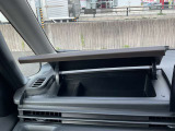 助手席前上グローブボックスです。