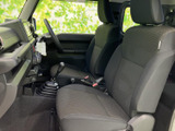 シンプルな操作系のメーター類は、運転に集中できます。必要な情報を一目で確認できる配置です。使いやすさを追求しました。