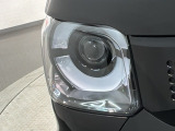 LEDヘッドライトは、点灯の瞬間から最大光量を発揮し、突然暗くなるトンネルなどでの安定感を高めます。