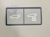 【パワーバックドア】スマートキーや運転席のボタンを押すだけでリアゲートが自動で開閉します!荷物を持っている時や、高い位置にあるバックドアを閉める際に便利な機能です♪