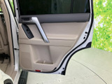 運転席からの視界は広く、運転操作もスムーズに行えます。快適なドライビングをサポートする空間設計です。安全運転をサポートします。