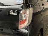 ブレーキランプには視認性に優れたLEDバルブを備えたテールレンズです!