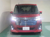明度の高いLEDヘッドライトで、夜間の運転も安心です。