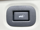 【パワーバックドア】スマートキーや運転席のボタンを押すだけでリアゲートが自動で開閉します!荷物を持っている時や、高い位置にあるバックドアを閉める際に便利な機能です♪