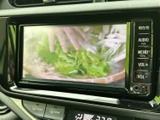 停車中にTVの視聴が可能です。長距離移動の休憩時間などに、リラックスした時間をお過ごしいただけます。車内でのエンターテイメントに。