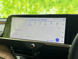 高機能なナビ・オーディオシステムが、快適なドライブをサポートします。充実した機能で、安全で心地よい移動を実現。情報量の多いディスプレイです。